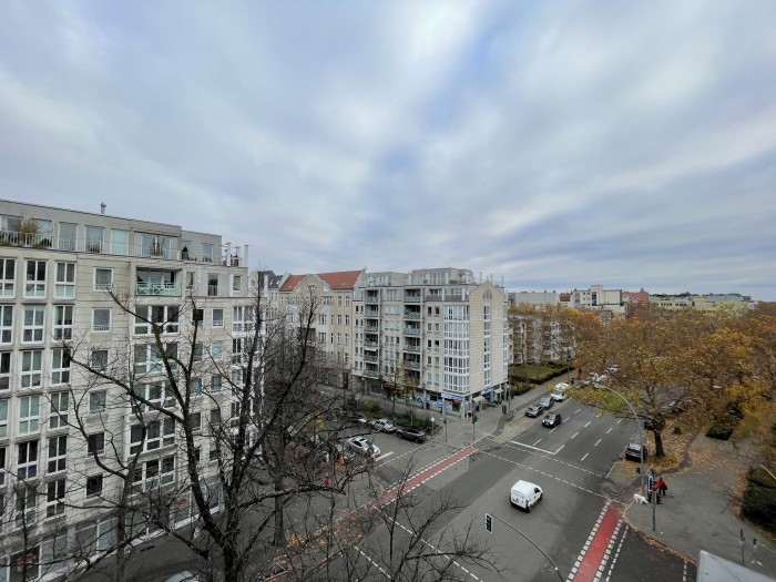 Das Superweitwinkelobjektiv bietet einen Bildwinkel von 120 Grad. (Bild: Tobias Költzsch/Golem.de)